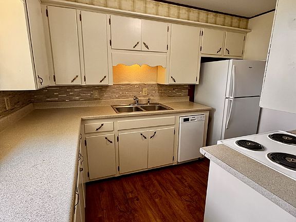5th image of 307 SW 12th St