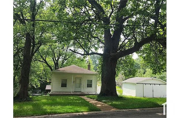 105 S Harvey Ave photo 1