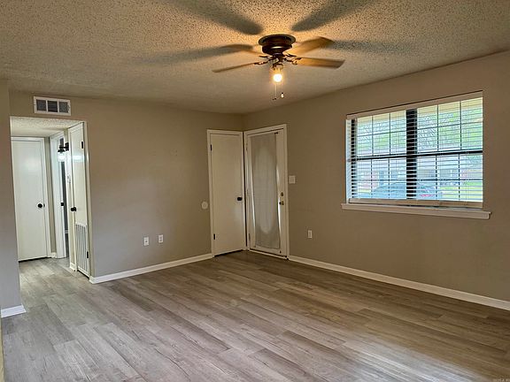 4th image of 215 Joy Dr