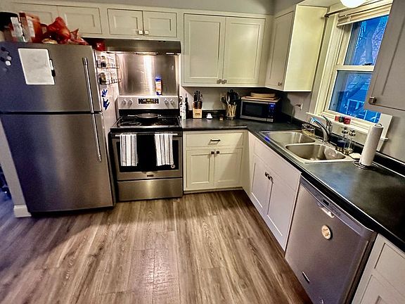 3rd image of 58-66 Pleasant Ave #58-1