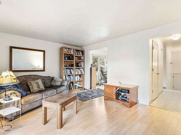3rd image of 8622-8624 SE 8th Ave