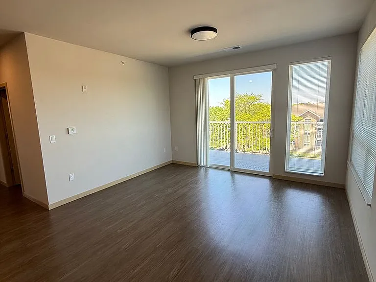 Mira Apartments — Photo 87