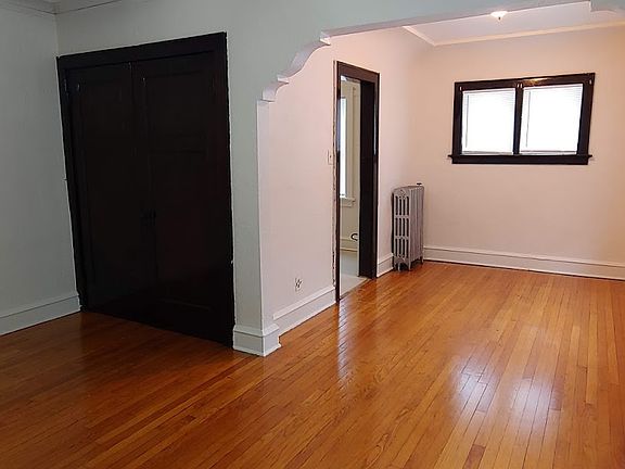 2nd image of 227-235 E Townsend St #227-7