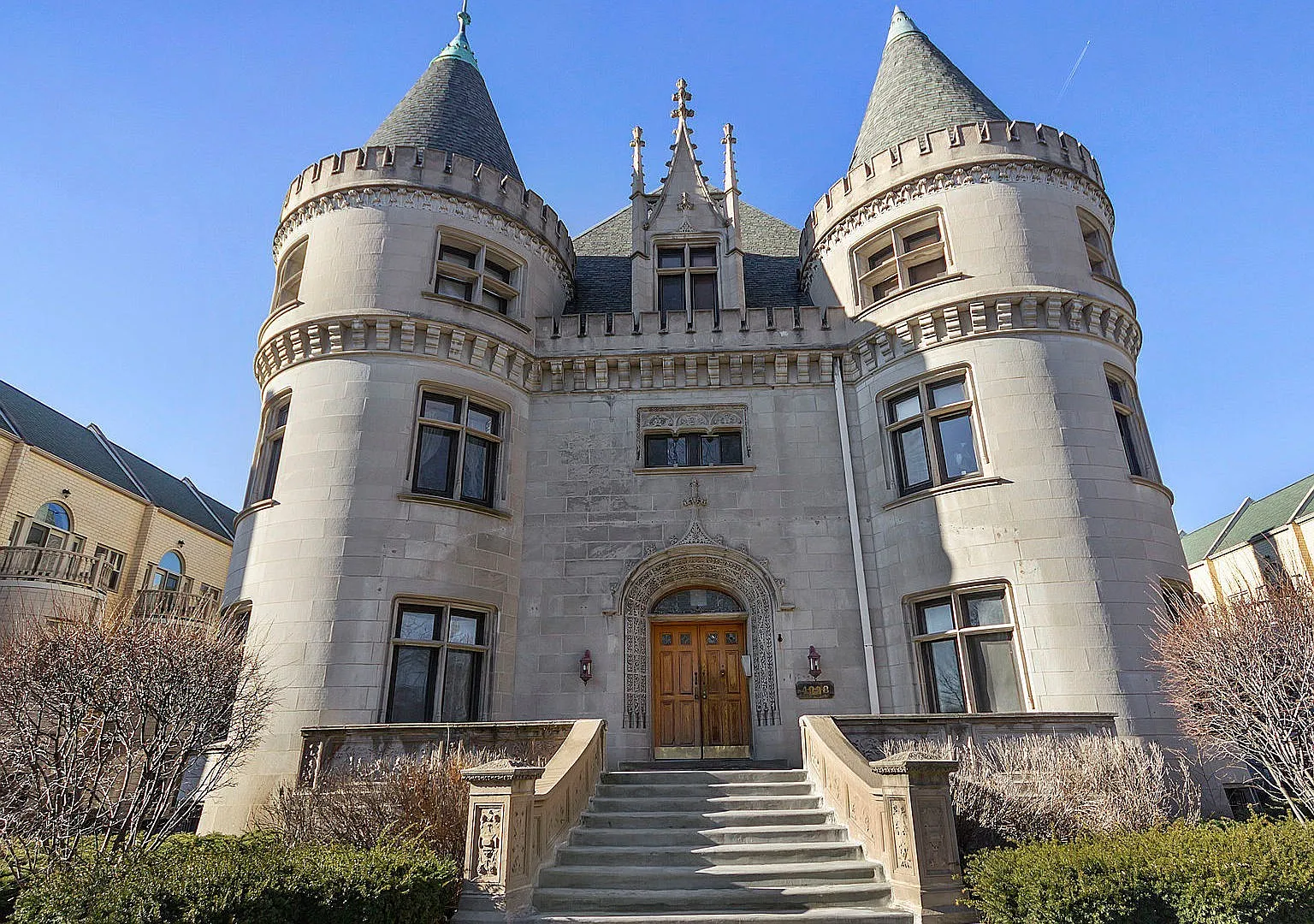 Renovated 1-Bedroom Duplex in Historic McGill Parc Castle $1,565/Month — Photo 2