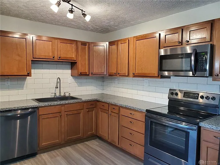 1015 Boylan Dr — Photo 1