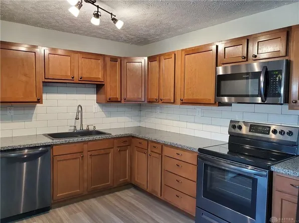1015 Boylan Dr, Xenia, OH 45385