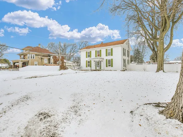 110 E Barker St, Tuscola, IL 61953