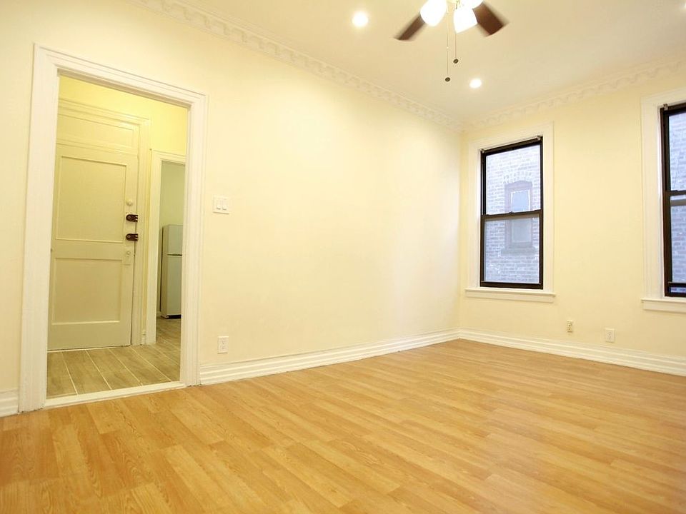 1st image of 3525 Crescent St APT 2R