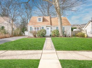 374 Seaford Ave, Massapequa, NY 11758