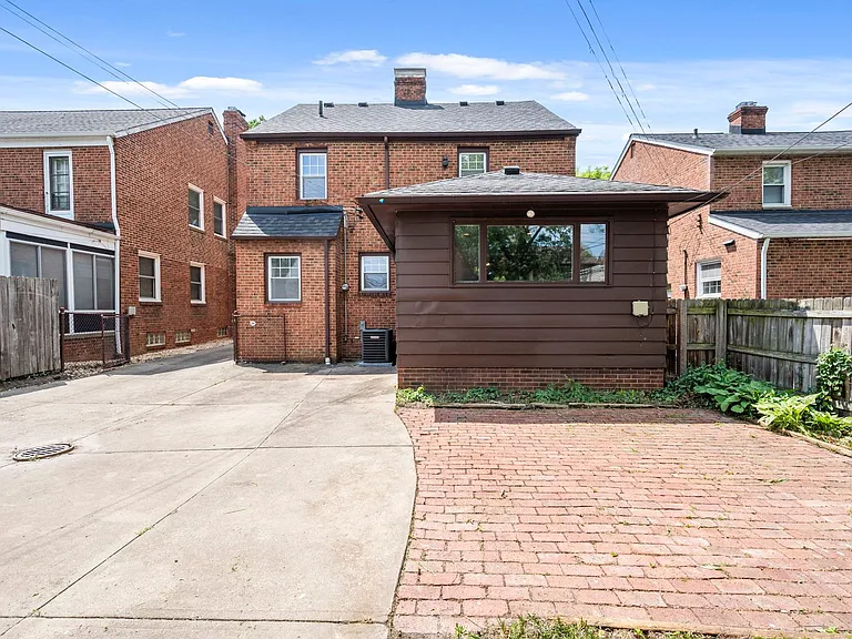 3889 Grenville Rd — Photo 31