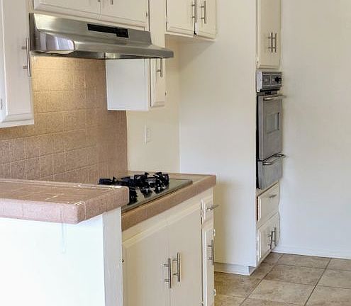 2nd image of 4845 Whitsett Ave APT 05