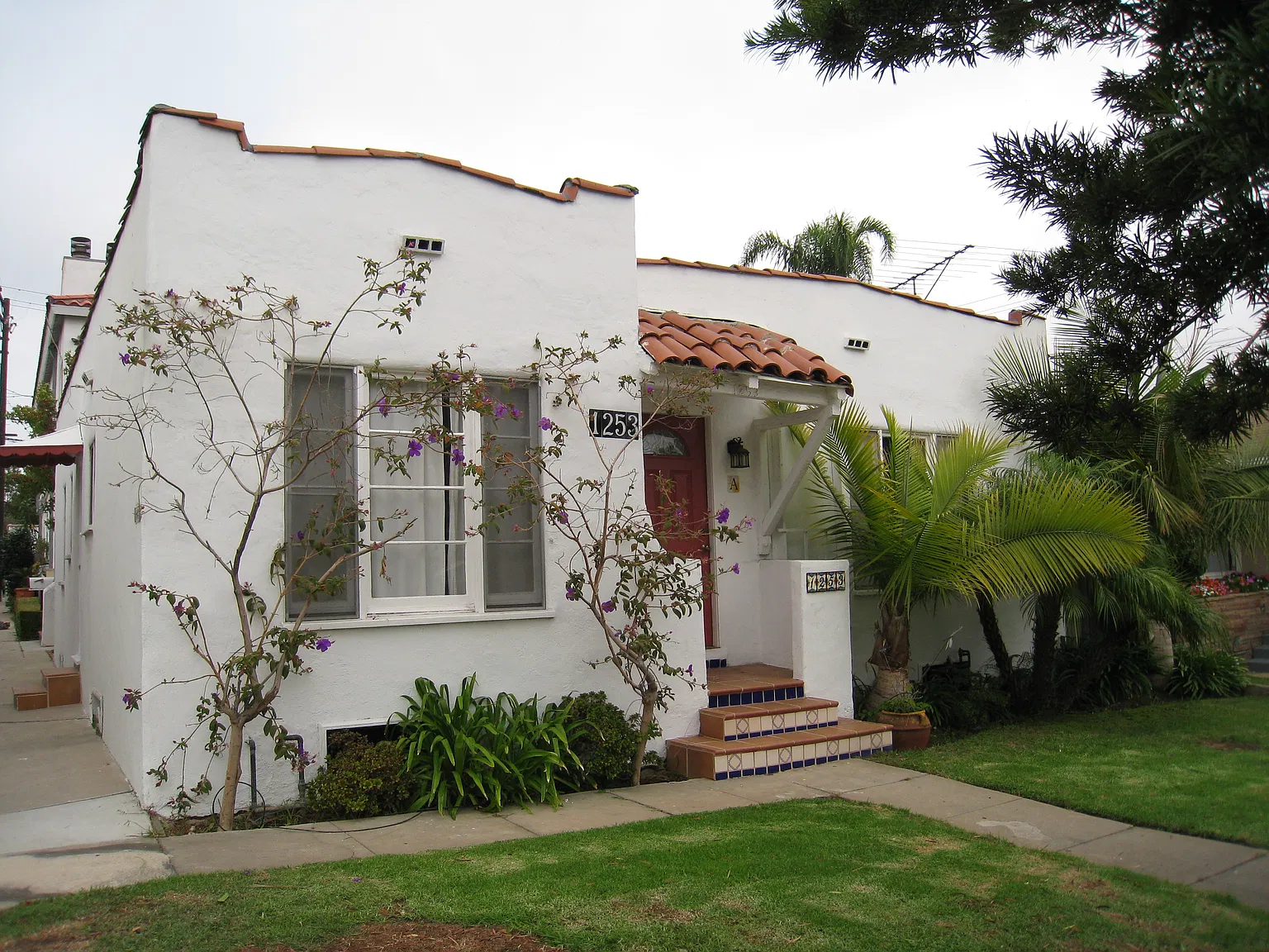 3 bed, 850 sqft, $1,360 — Photo 1