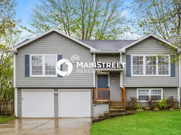 1811 NE McKee Ln, Lees Summit, MO 64086