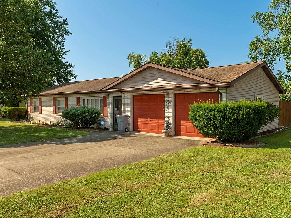 1st image of 1002 Oakwood Ln