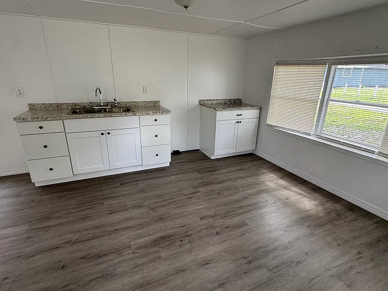 405 Union Dr #14 — Photo 3