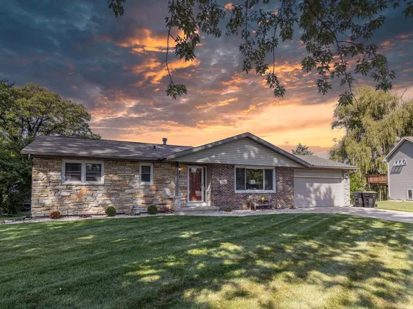 512 Dennis Drive, Deforest, WI 53532