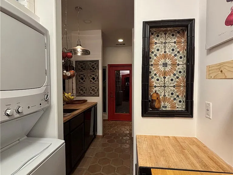 1802 N Raymond Ave — Photo 17