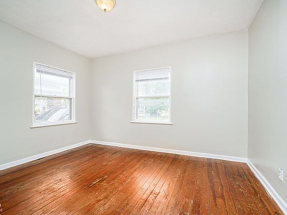 5th image of 3902 N Kenwood Ave