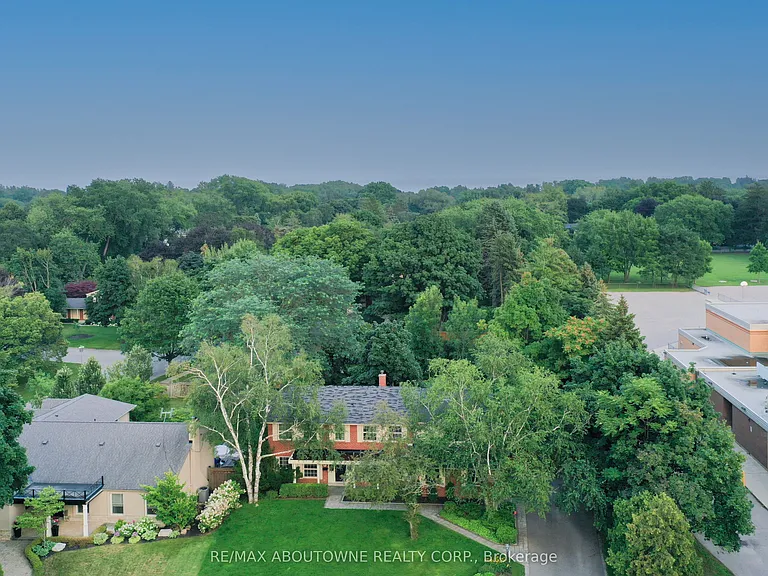 1290 Braeside Dr — Photo 43