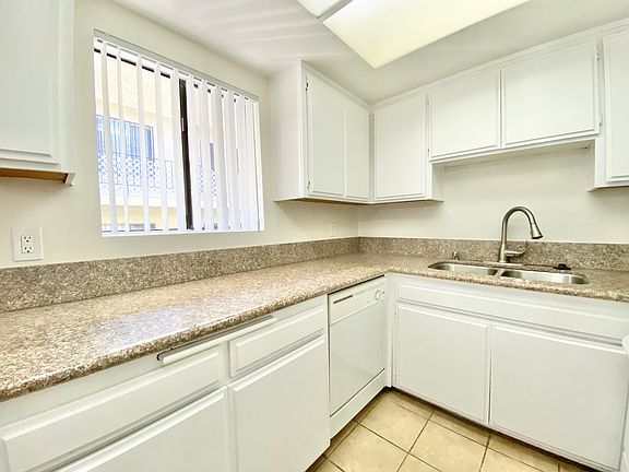 5th image of 3102 Bagley Ave #3A