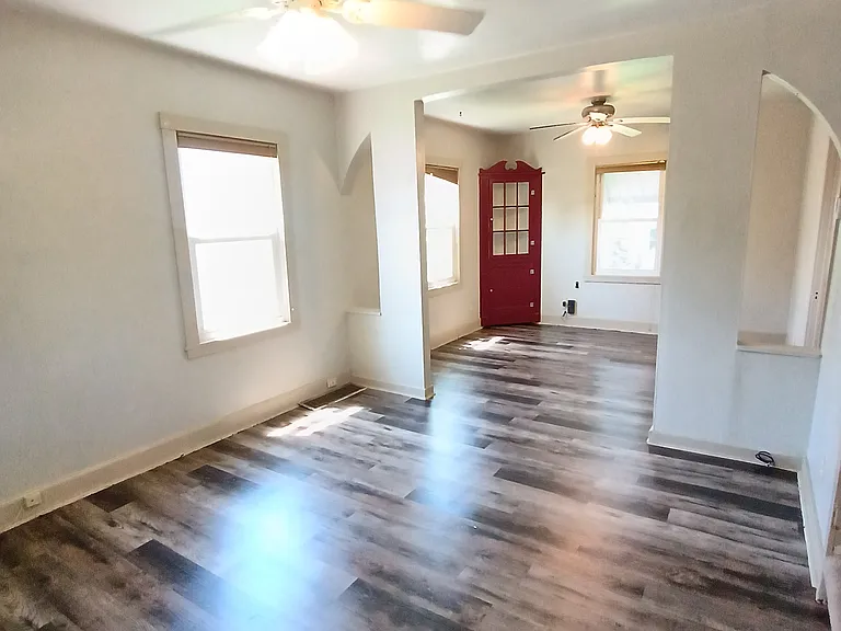 226 S Thornwood Ave — Photo 4