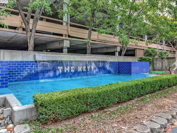 410 N Civic Dr APT 302, Walnut Creek, CA 94596