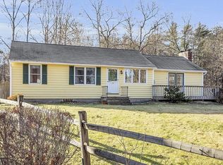 19 Fitchs Bridge Rd, Groton, MA 01450