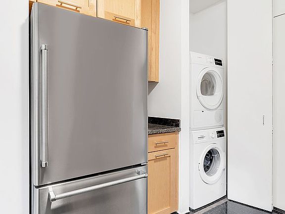 4th image of 247 W 87th St #3D