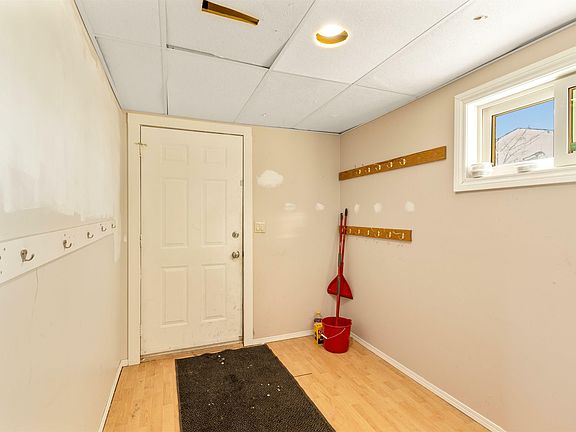 5th image of 5202 51st St