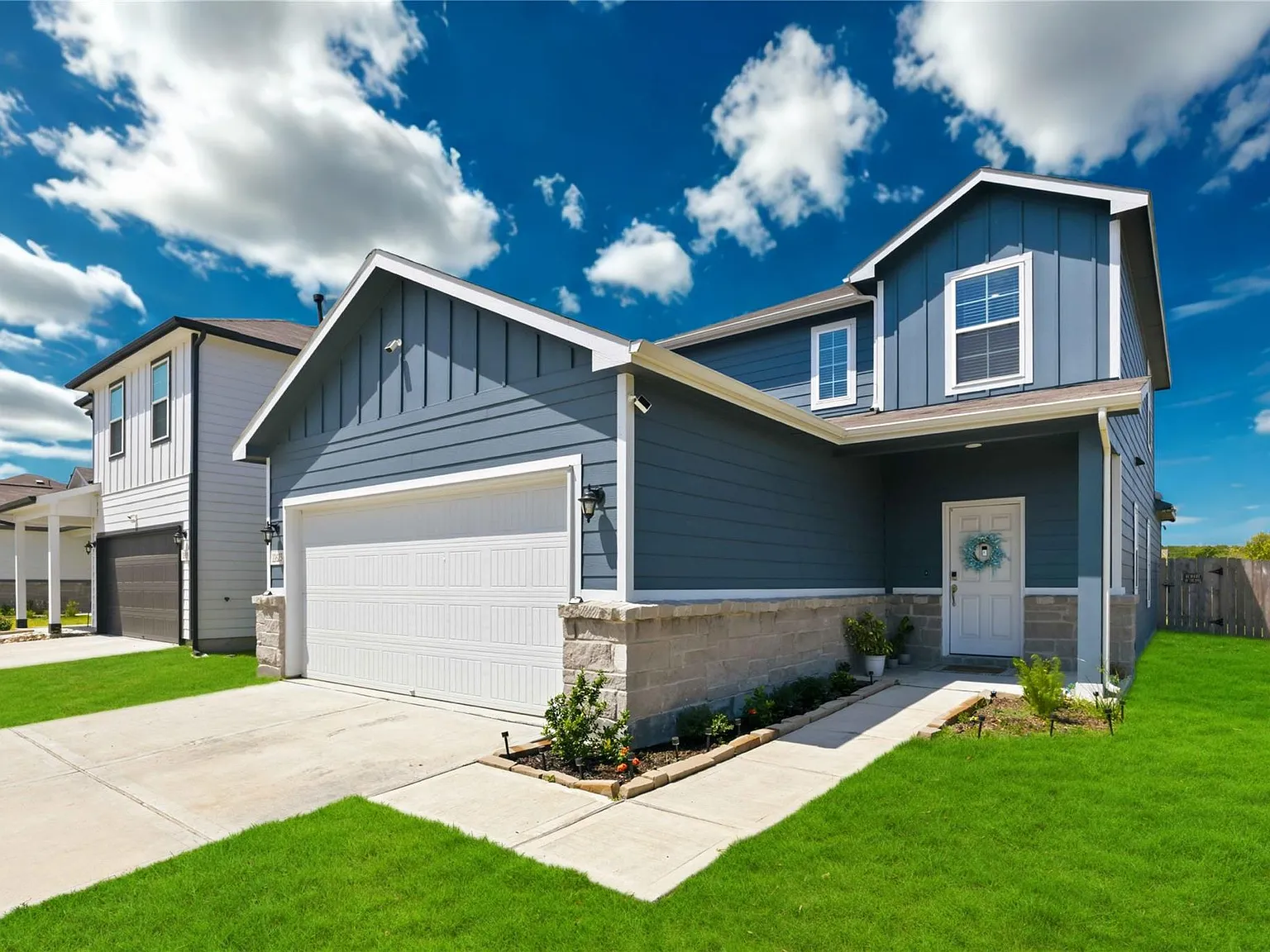 4 bed, 2.5 bath, 2090 sqft, $2,350 — Photo 3