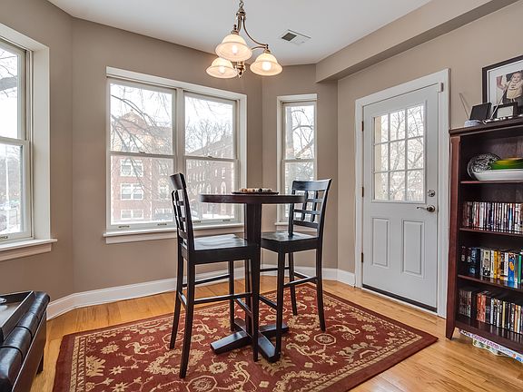 4th image of 1549 W Sherwin Ave APT 202