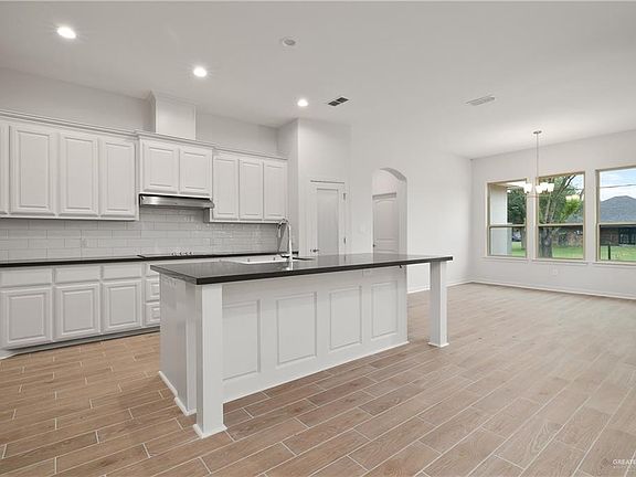 3rd image of 2812 S Auburndale Ave