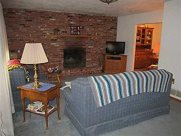 3rd image of 275 Clubhouse Dr