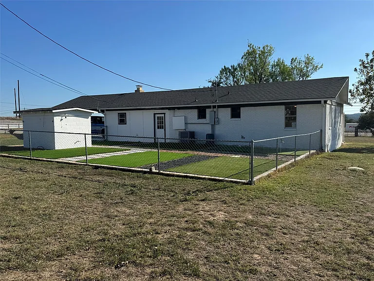 5300 W Highway 290 — Photo 19