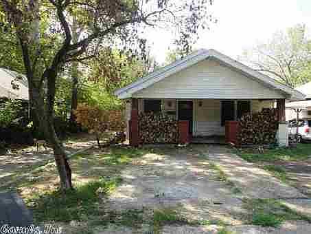 1st image of 271 Woodlawn Ave