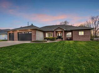 214 Brookwood Dr, Hortonville, WI 54944