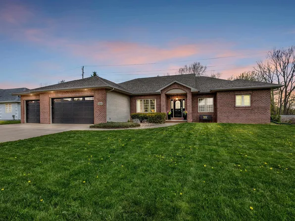 214 Brookwood Dr, Hortonville, WI 54944