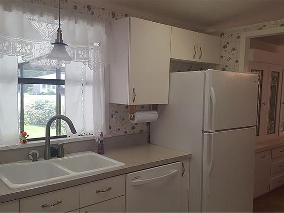3rd image of 813 Manchester Ct