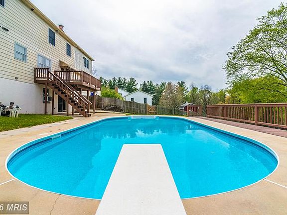 3rd image of 2814 Pheasant Ln