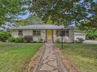1731 Galtier St, Roseville, MN 55113
