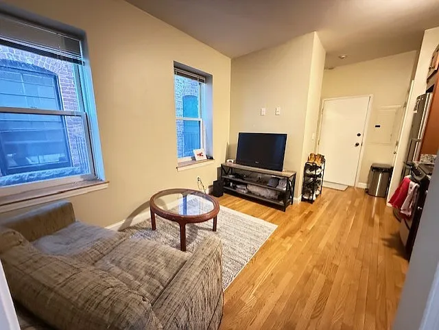 1 bed, 450 sqft, $2,600 — Photo 3