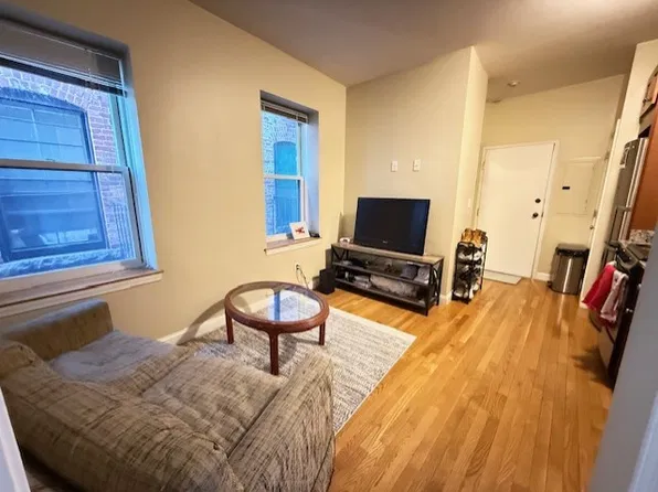 25 Charter St APT 4, Boston, MA 02113