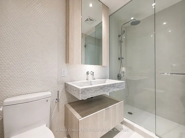 11 Yorkville Ave #3907 — Photo 16