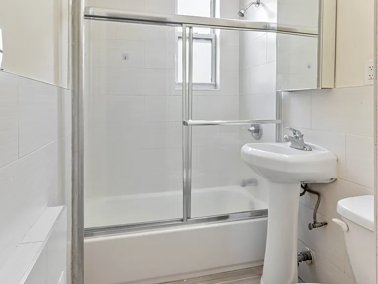 23-54 31st St #2G — Photo 6