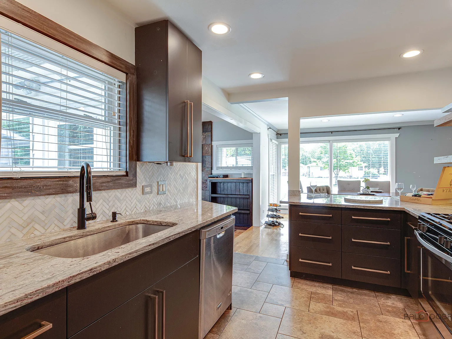 2 bed, 1113 sqft, $2,650 — Photo 3