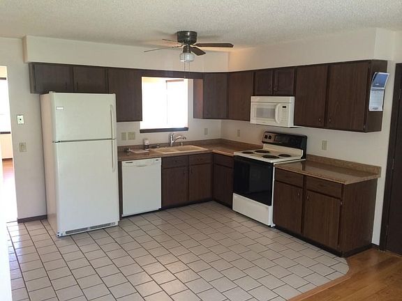 3rd image of 6692-6694 Fairway Cir