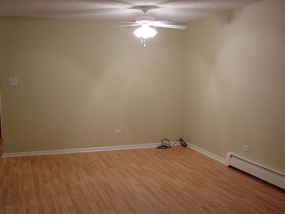 2nd image of 1012 Centurion Ln APT 14