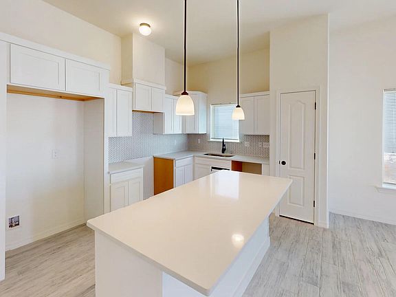 3rd image of 216 Bretby Pl