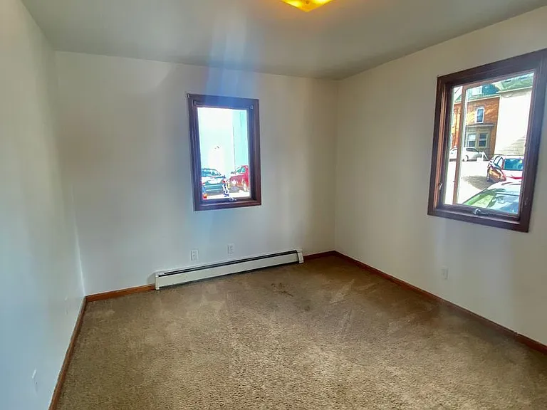 512 W Cross St — Photo 16