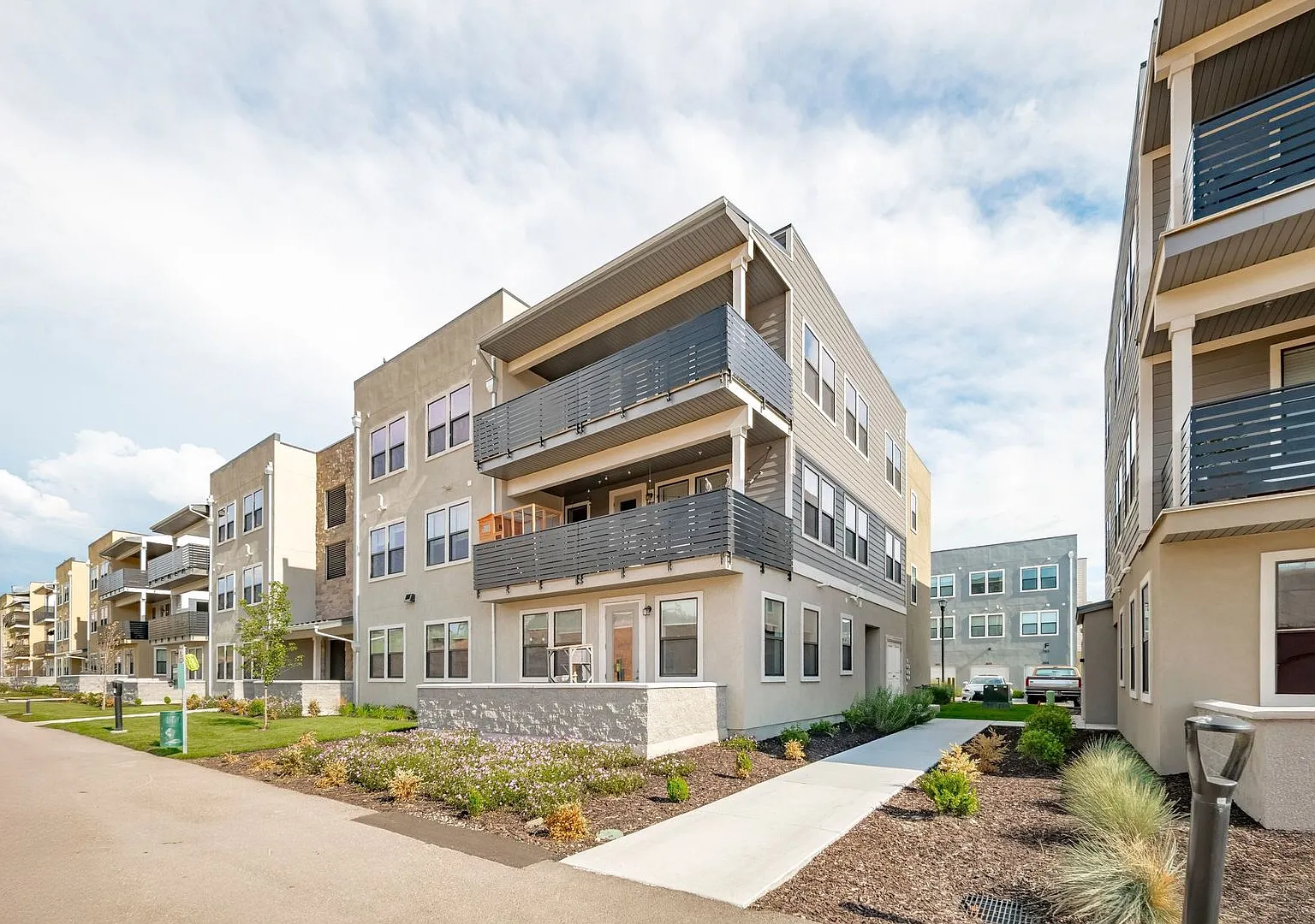 3 Bed / 2 Bath Condo for Rent in Midvale, UT — Photo 1